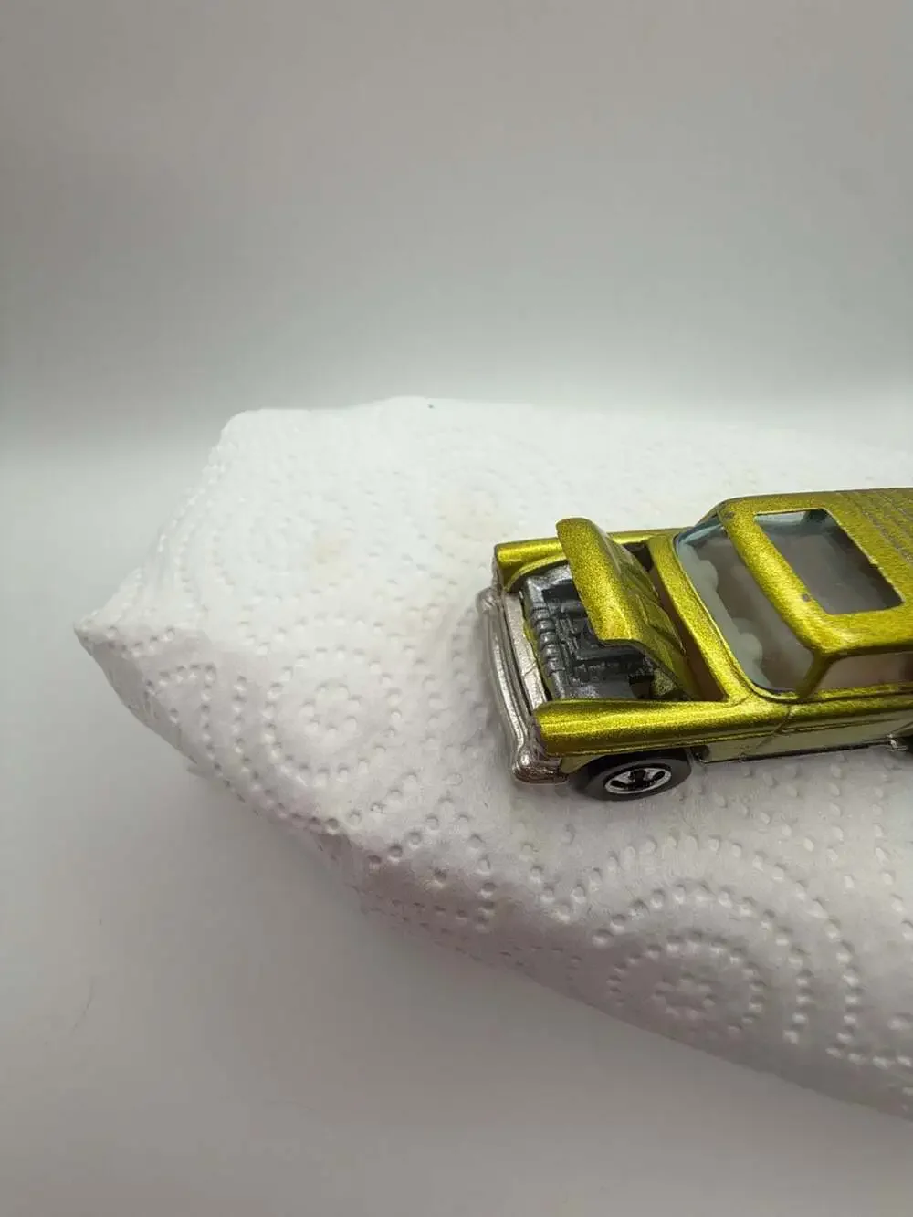 Hot Wheels Vintage 1957 Chevy Nomad Gold Sparkle Toy Car With Opening Hood